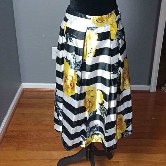 Truly for you printed skirt sz small - Picture 1 of 6